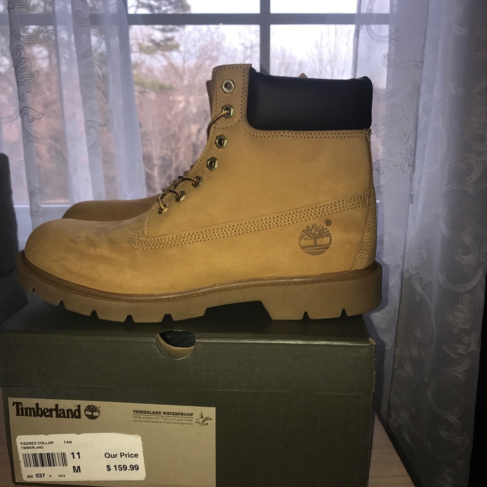 NWT The Classic Timberland Boots, never worn s. 11